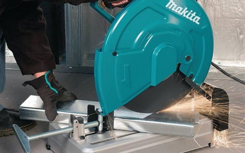 Máy cắt thủy lực với động cơ mạnh mẽ, công suất lớn